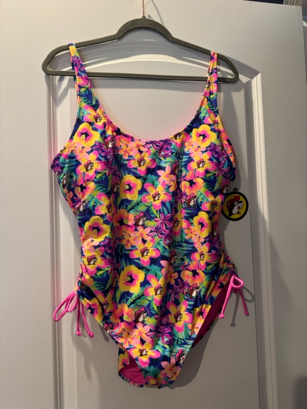 NWT! Buc-ee's Women's Tropical Floral One Piece Swimsuit